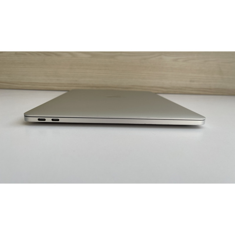 MacBook Pro 13 2017 Silver i7 2.5ghz 16/512